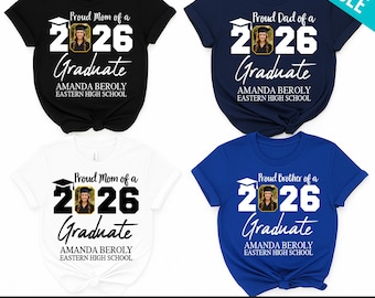 Afstuderen familie 2026 Svg, aangepaste afstuderen SVG, klasse van 2026 SVG, trotse moeder van een afgestudeerde 2026, voeg de foto afstuderen Svg toe