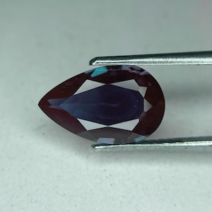 3.41 Ctw Lab Alexandrite Color Chang (Czochralski) Tropfenschliff, 12.6 x 8 (mm)
