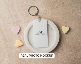 Maqueta de llavero de San Valentín, llavero rectangular de acrílico, linda foto real, llavero de doble cara, foto de stock estilo Photopea PSD