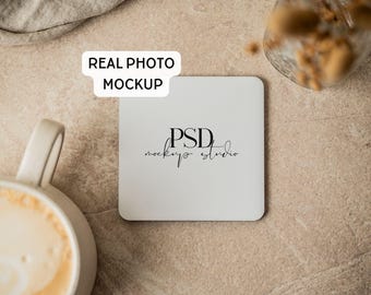 Maqueta de posavasos cuadrado, maqueta de posavasos con foto real, foto de stock de posavasos en blanco, foto PSD de posavasos para sublimación Photopea