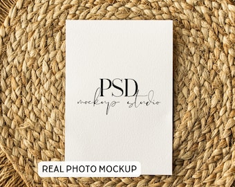 Mockup kaart van 5 x 7 PSD met echte foto-uitnodiging