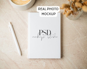 Maqueta de cuaderno minimalista, maqueta de cuaderno de tapa dura de 5x7, maqueta de portada de libro con foto real, foto de archivo con estilo de cuaderno blanco, archivo PSD de Photopea