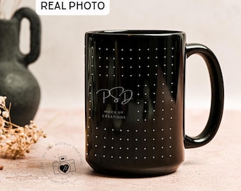 Mockup di tazza nera da 15 once Mockup di tazza da caffè nera da 15 once Printify Mockup di tazza nera PSD Photoshop Mockup di foto reali Oggetto avanzato