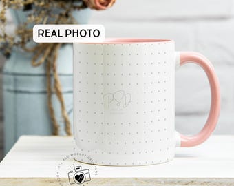 Maqueta de taza rosa de 11 oz con detalles, impresión a pedido, maqueta de taza rosa, maqueta inteligente PSD, taza rosa de 11 oz, Printify Photopea