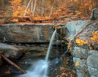 Wald Herbst Wasserfall, Wasserfall Fotokunst, Herbst Fotografie, Herbst Natur Kunst, Herbst Natur Foto, Wasserfall Fotografie