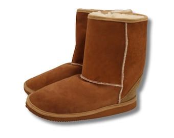 Hohe Schaffellstiefel