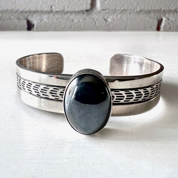 The Best Gaspeite Native American Navajo Sterling Silver Tan Stone Bracelet The Best Gaspeite Native American Navajo Sterling Silver Tan Stone Bracelet