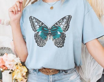Vintage Butterfly Graphic T-Shirt: Nature Lover Outfit