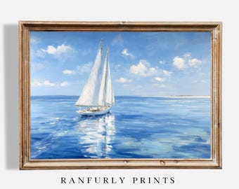 Puede incluir: Pintura enmarcada de un velero en un mar azul bajo un cielo nublado. El velero blanco tiene dos velas y se refleja en el agua. El marco es de color marrón claro. El texto "RANFURLY PRINTS" está en la parte inferior.
