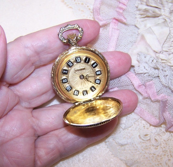Vintage Gold Tone Metal Ladies Pocket Watch - Wor… - image 1