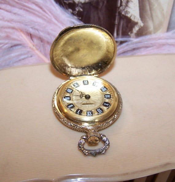 Vintage Gold Tone Metal Ladies Pocket Watch - Wor… - image 4