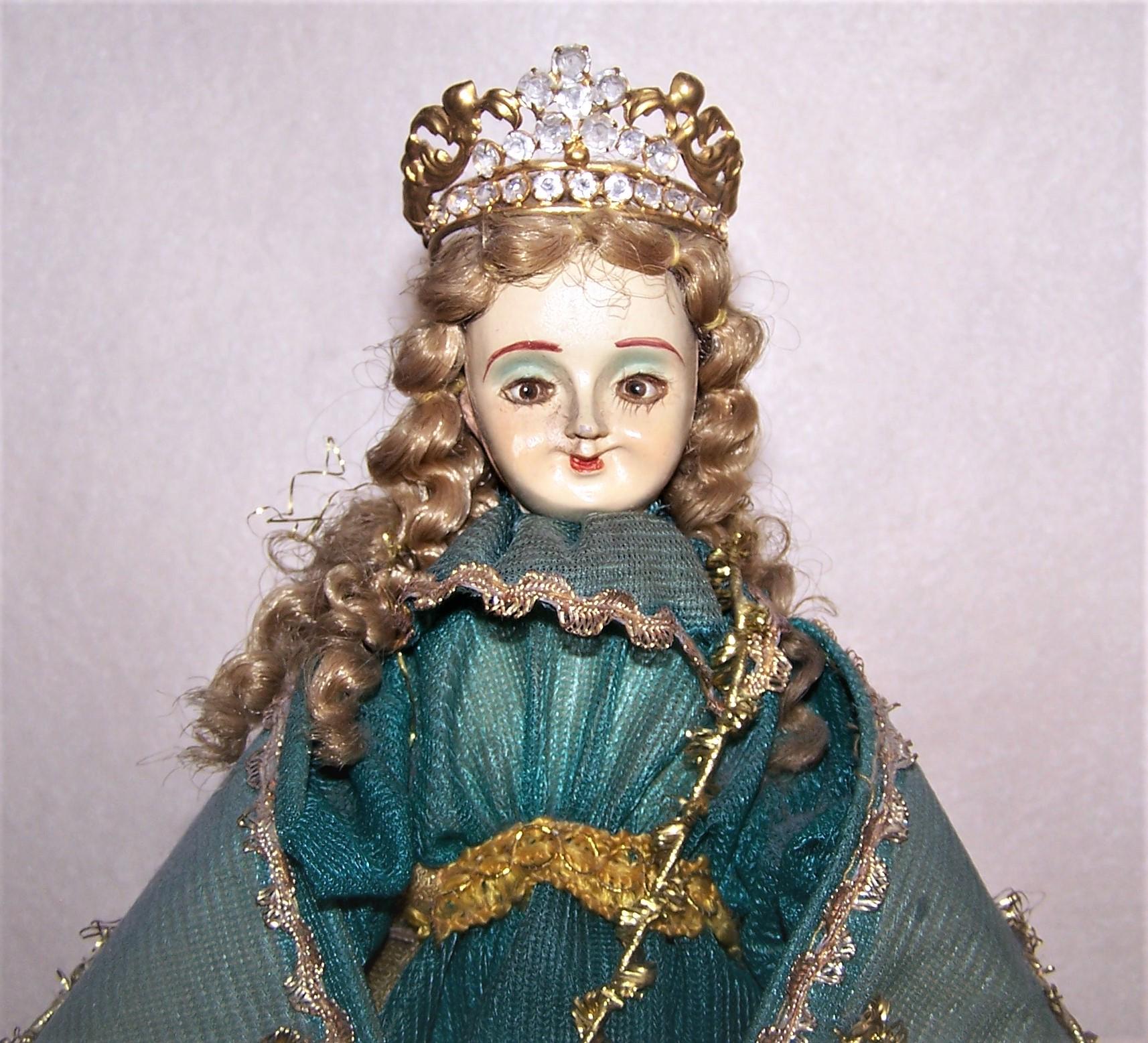 green emerald velvet dress Infant Jesus of Prague (2)