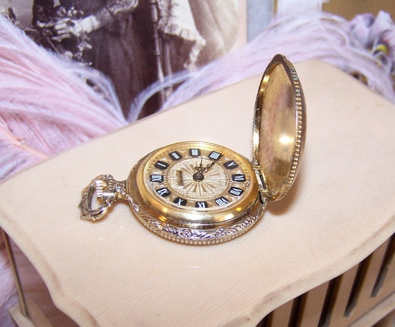 Vintage Gold Tone Metal Ladies Pocket Watch - Wor… - image 3