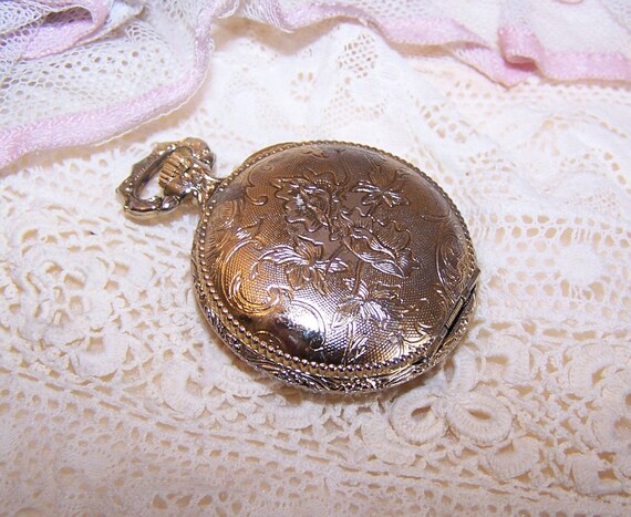 Vintage Gold Tone Metal Ladies Pocket Watch - Wor… - image 2