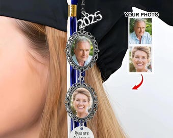 Ciondolo personalizzato con nappa e foto a forma di ali d'angelo per la laurea, regalo commemorativo di laurea per lei, nappa commemorativa di laurea 2026 per il cappello di laurea.