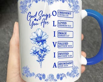 Tazza da caffè personalizzata con la scritta "Dio dice che io sono" e la lettera del nome nella Bibbia, con fiore di nascita, regalo religioso personalizzato con versetto biblico per la figlia, Toile de Jouy.