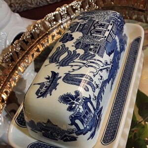 Churchill Blue Willow Covered Butter Dish Vintage Blue Willow