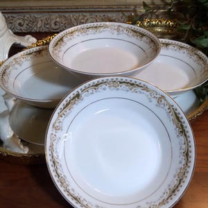 Signature Queen Anne Fruit/Dessert Bowl Set of (4)