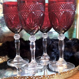Cristal D&#39;Arques Durand Antique Ruby Water Goblet Set of (4) | Ruby Red Durand Clear Stem Glass