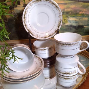 Signature Queen Anne Footed Cup & Saucer Set of (4)