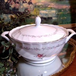 Fine China of Japan Royal Swirl Round Covered Veggie Bowl