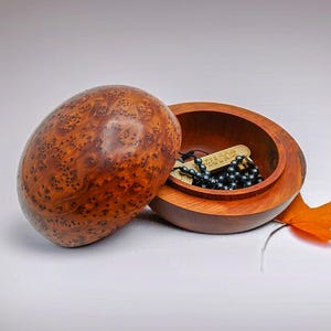 Portagioie rotondo fatto a mano, piccolo portaoggetti boho, portaoggetti rustico, regalo unico per le donne, scatola portaoggetti fatta a mano, piccola scatola portaoggetti