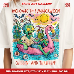 Op de afbeelding: Wit T-shirt met een kleurrijke afbeelding. Het ontwerp toont een zombie die ontspant op een roze flamingo-drijver in een zwembad, met de tekst "WELCOME TO SUMMERWEEN" en "CHILLIN' AND THRILLIN'". De afbeelding bevat vleermuizen, oogballen en een zon.