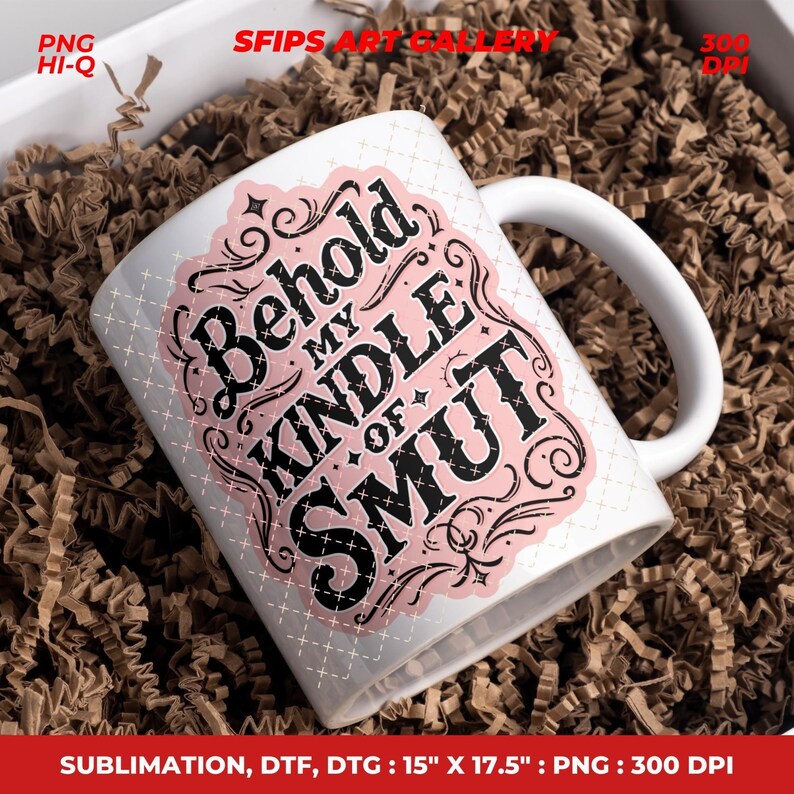 Puede incluir: Taza de cer&aacute;mica blanca con un dise&ntilde;o rosa y negro que dice "Behold My Kindle of Smut". La taza tiene un asa blanca y se presenta en una caja con material de embalaje marr&oacute;n.