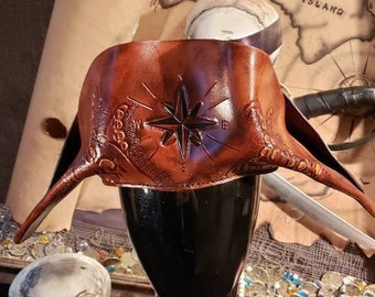 Sombrero pirata de cuero Bicorn Bicorne Bicorne Buccaneer Nautical Kraken Octopus Rose Compass Hand Tooled OOAK
