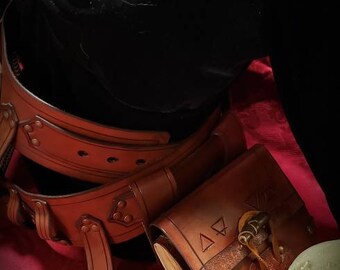 Cinturón de cuero utilitario de bruja boticario de bruja de jardín con bolsa de elixir, diario y funda OOAK