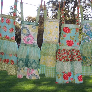 GIRLS APRON, Apron PATTERN, Little Girls Ruffle Apron, four sizes included to fit ages 3-10, detailed instructions and a photo tutorial