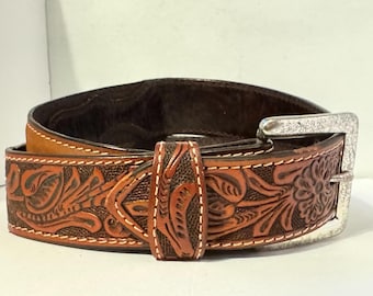 Vintage Tooled Brown Leather Belt w/ Brass Buckle and Previous Owners Name Pat Vintage Tooled Brown Leather Belt w/ Brass Buckle and  main image 4