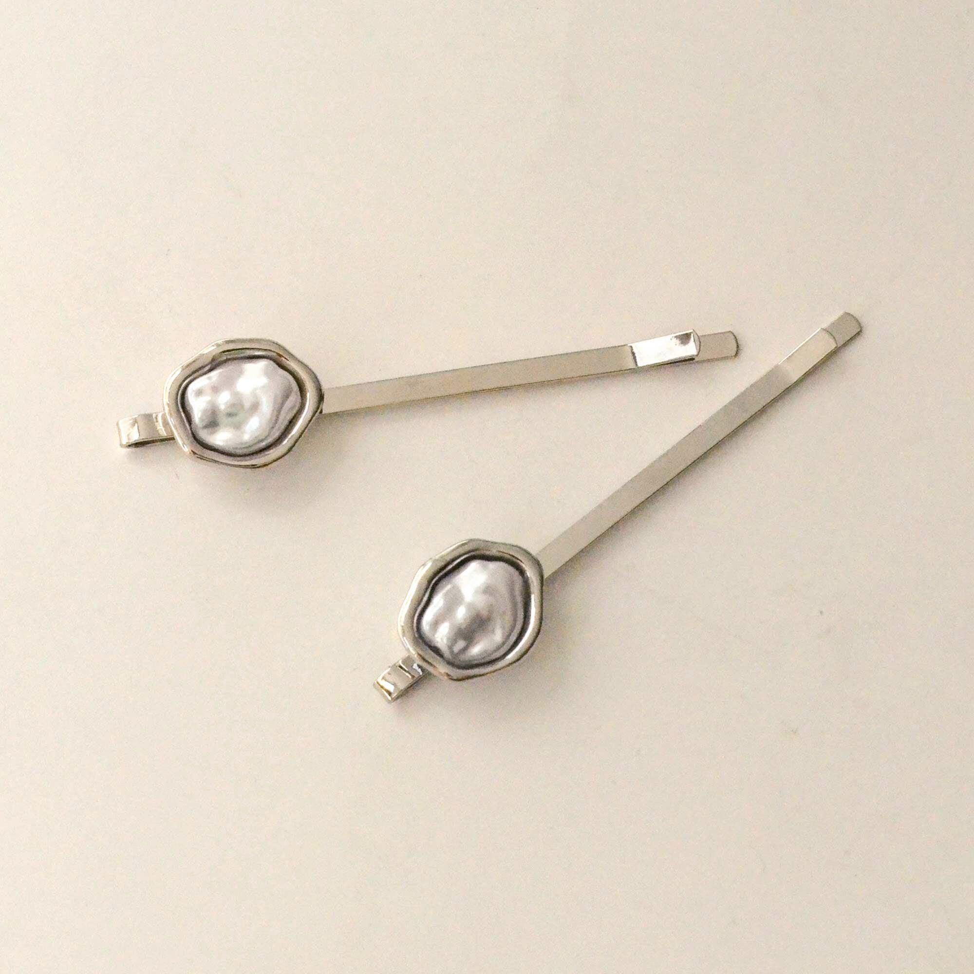 Vivienne Westwood Cream Logo Hair Claw with Silver Emblem Vivienne Westwood Mini Claw Hair Clips - Gold | Garmentory main image 4