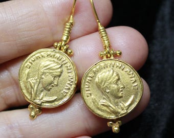 Orecchini con moneta di Artemide: oro vermeil 24 carati, argento 925, mitologia romana
