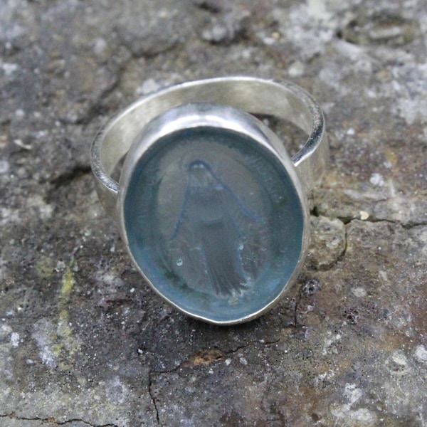 Anello con Vergine Maria intagliata in smalto: argento sterling vermeil oro 24 carati
