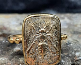 Anillo de abeja con intaglio de bronce hecho a mano: oro de 24 quilates sobre plata de ley