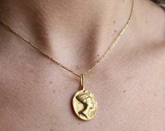 Pingente Nefertiti em bronze com entalhe: Ouro 24K sobre prata de lei