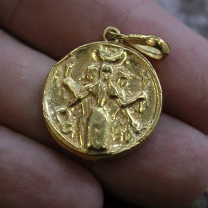 Ciondolo in bronzo fatto a mano con tripla luna raffigurante la dea Ecate - Gioielli mitologici, collana di Ecate, gioielli pagani, ciondolo in bronzo da strega