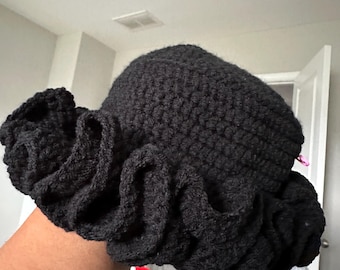 Modello per cappello a balze all'uncinetto