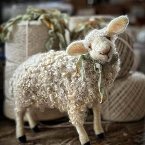 Mouton feutré à l'aiguille - Fabriqué sur commande