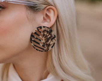 PALM, statement earrings in cellulose acetate, geometric leaf inspiration, lightweight earrings, not heavy