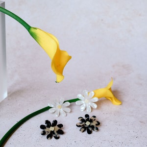 DAISY, statement earrings in cellulose acetate, flower inspiration, lightweight earrings, not heavy image 5