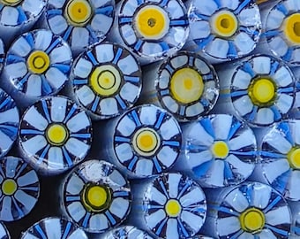 COE 90 Murrini Flower: Focus on the Good - 1 oz Cane/Sticks