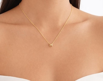 Collar con letras pequeñas en oro o plata / Collar con iniciales de la A a la Z de 6 mm / Collar minimalista con alfabeto / Acero inoxidable chapado en oro de 14 k (Reino Unido)