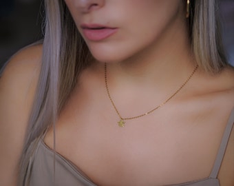 Minimalist Bee Necklace, Charming Bee Necklace, Delicate Gold Bee Pendant, Elegant Insect Pendant for Everyday Wear, Bee on Delicate Chain