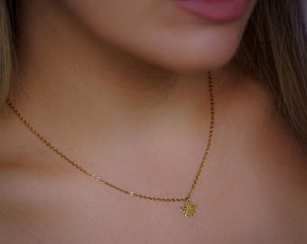 Delicate Bee Necklace – Dainty Gold or Silver Bee Pendant | Minimalist Nature-Inspired Jewelry | Gift for Her | Everyday Layering Necklace