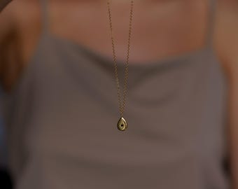 Elegante collar con colgante de lágrima – Delicada joyería dorada / Regalo minimalista para ella / Ideal para damas de honor, cumpleaños o uso diario