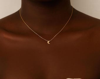 Minimalist Gold Crescent Moon Necklace – Dainty Moon Pendant, Tiny 6x8mm Charm, Everyday Jewelry, Gift for Her