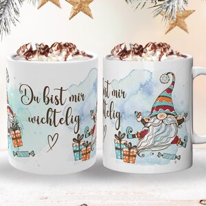Süße Weihnachtstasse mit Wichteln und der Aufschrift "Du bist mir wichtelig".