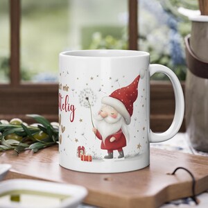 Weihnachtstasse mit Weihnachtswichtel und Pusteblume als schöne Geschenkidee im Advent für Freundin, Kollegin oder Mutter